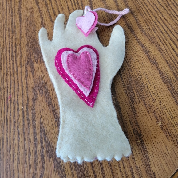 Wool Handcrafted Hand - Picture 2 of 3